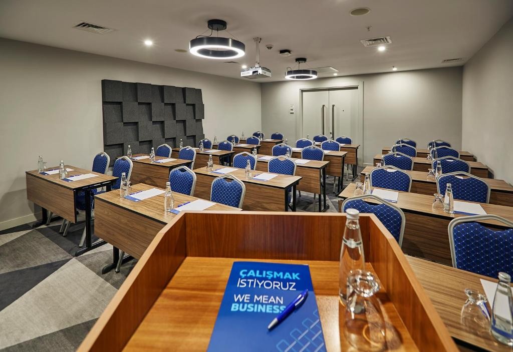 Holiday Inn Express Istanbul  Atakoy Metro