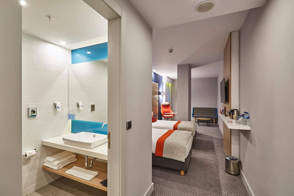 Holiday Inn Express Istanbul  Atakoy Metro