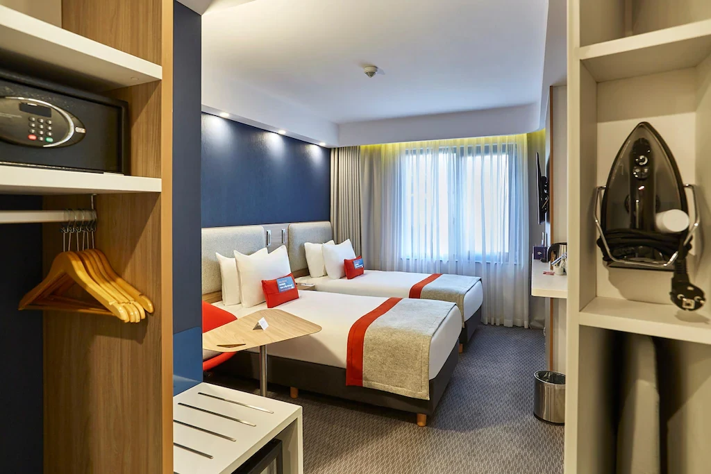 Holiday Inn Express Istanbul  Atakoy Metro