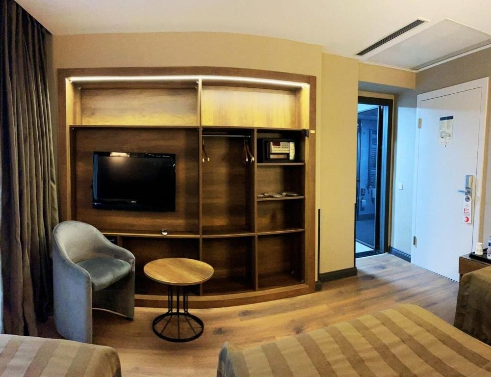Guest Rooms Guest Rooms