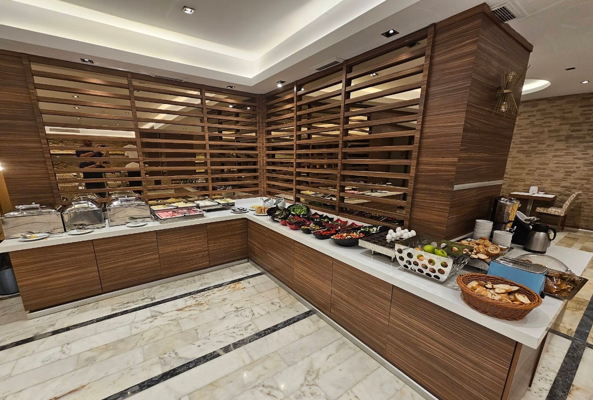 Food & Drinks