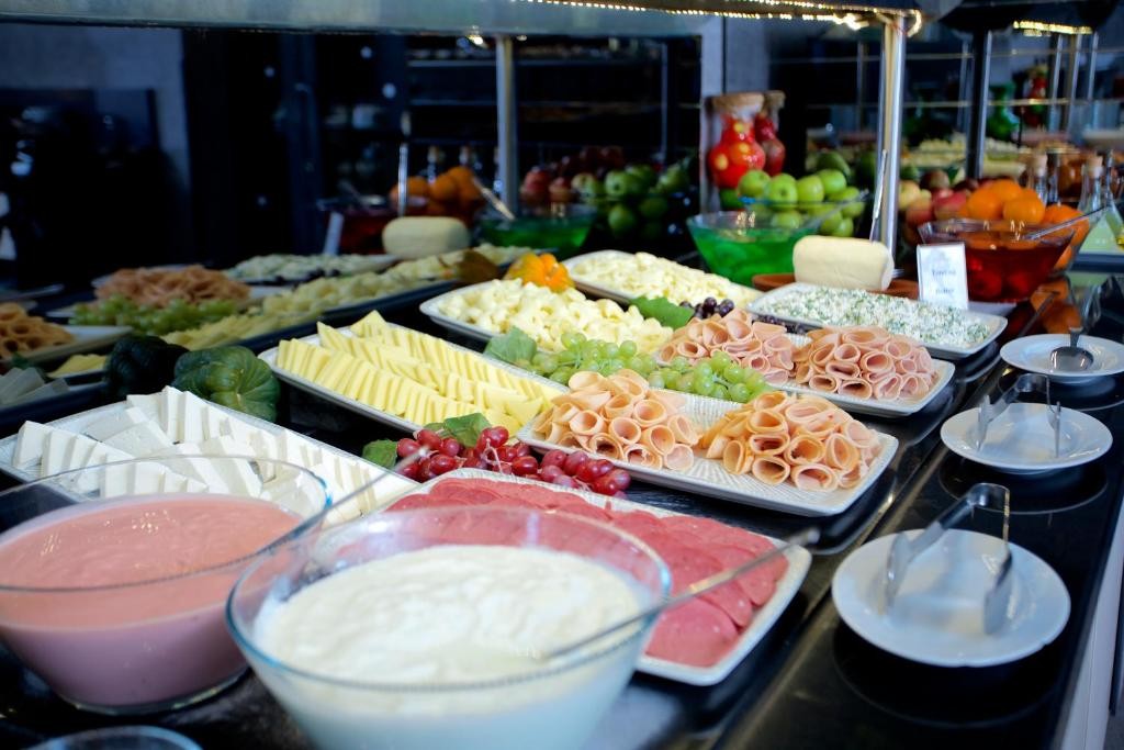 Food & Drinks