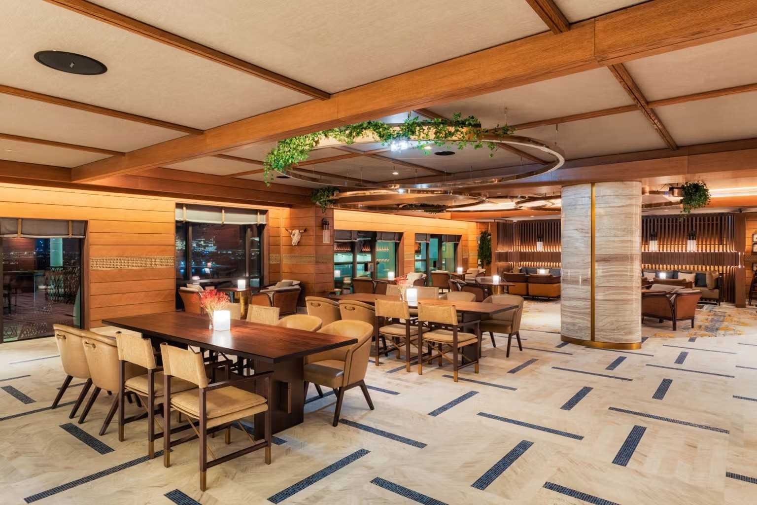 Raia Rooftop Restaurant & Lounge