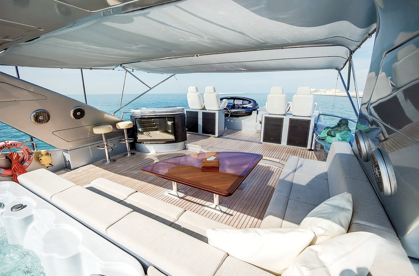 Azimut 100ft VERA Yacht Dubai