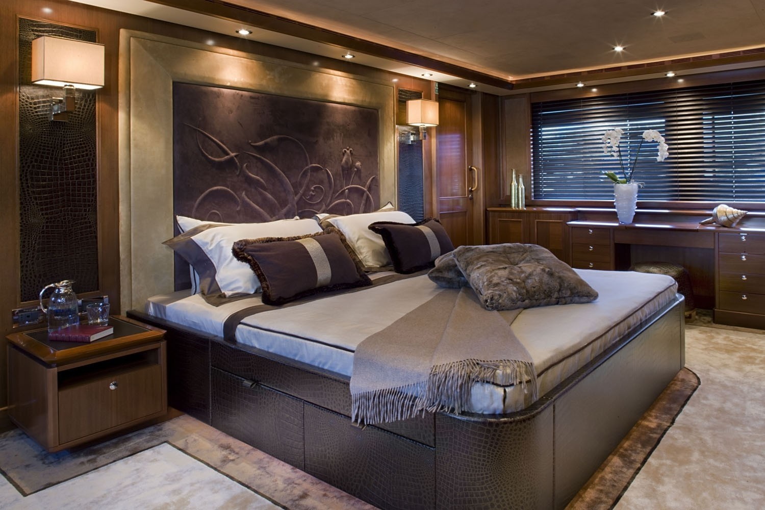 A 2 Behike Yacht Dubai