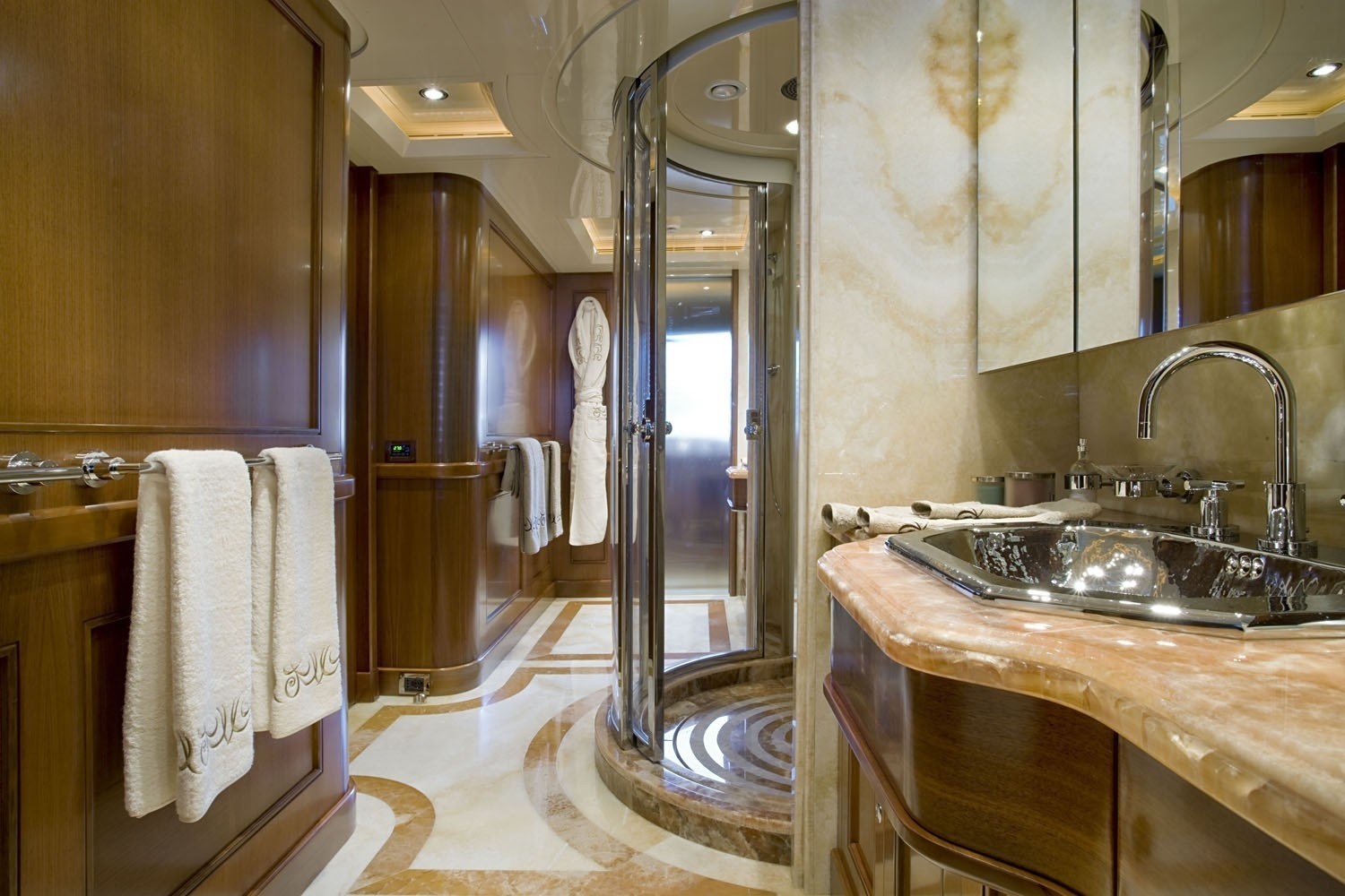A 2 Behike Yacht Dubai