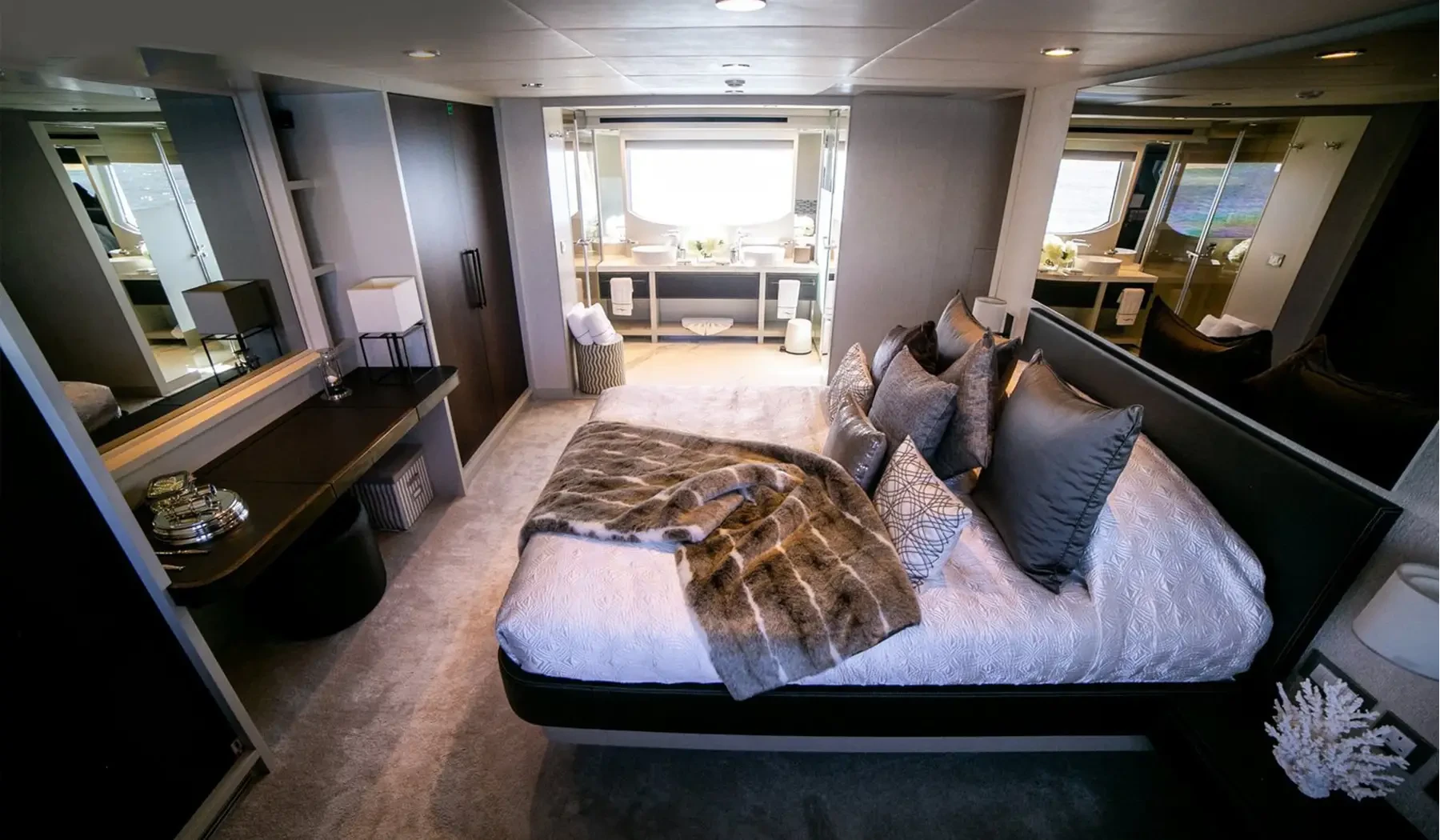 Numarine 105ft Dolice  Vita Yacht Dubai