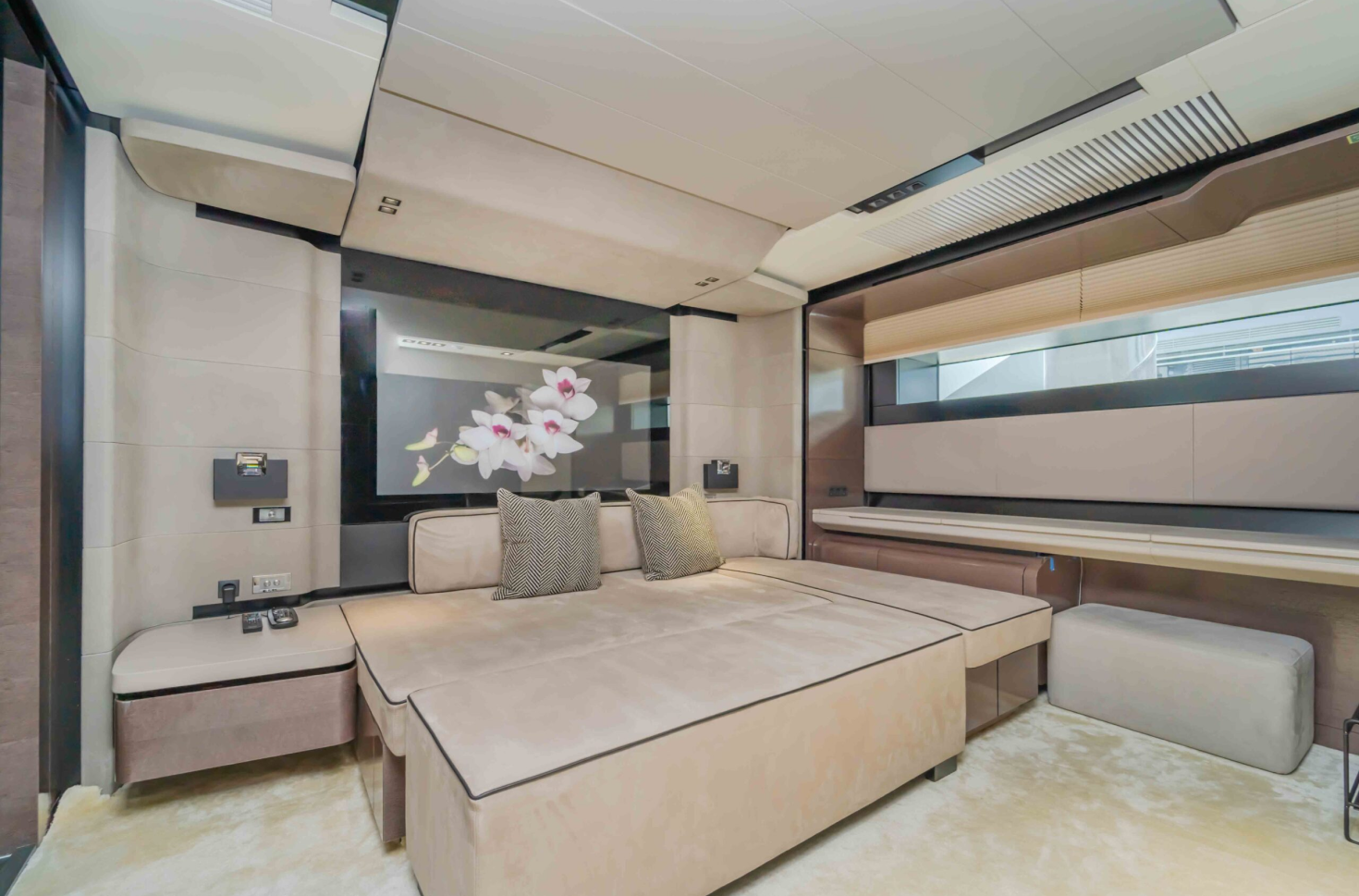 Peri 123ft Safa Yacht Dubai
