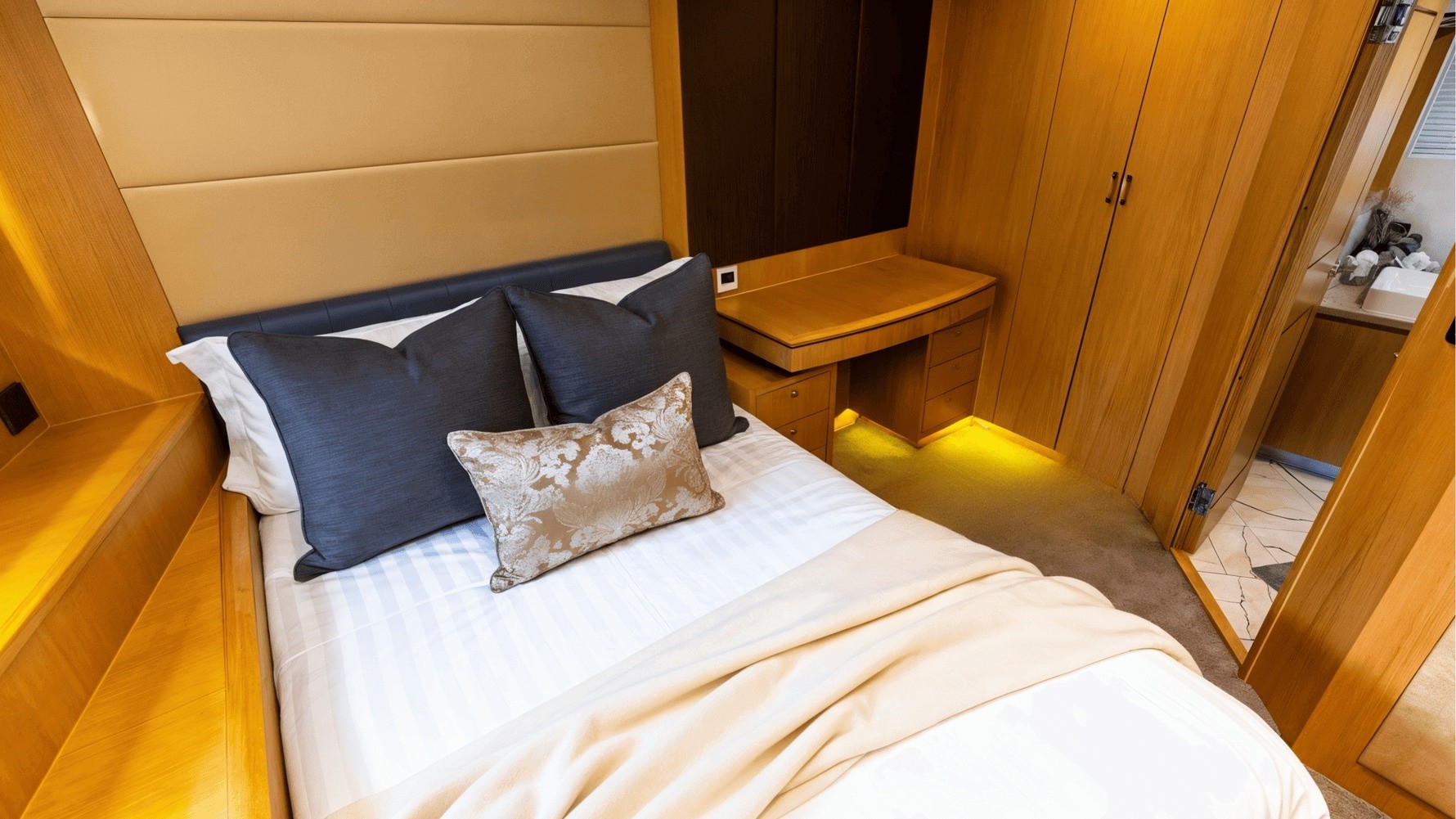 Nyssa Yacht Rental Dubai