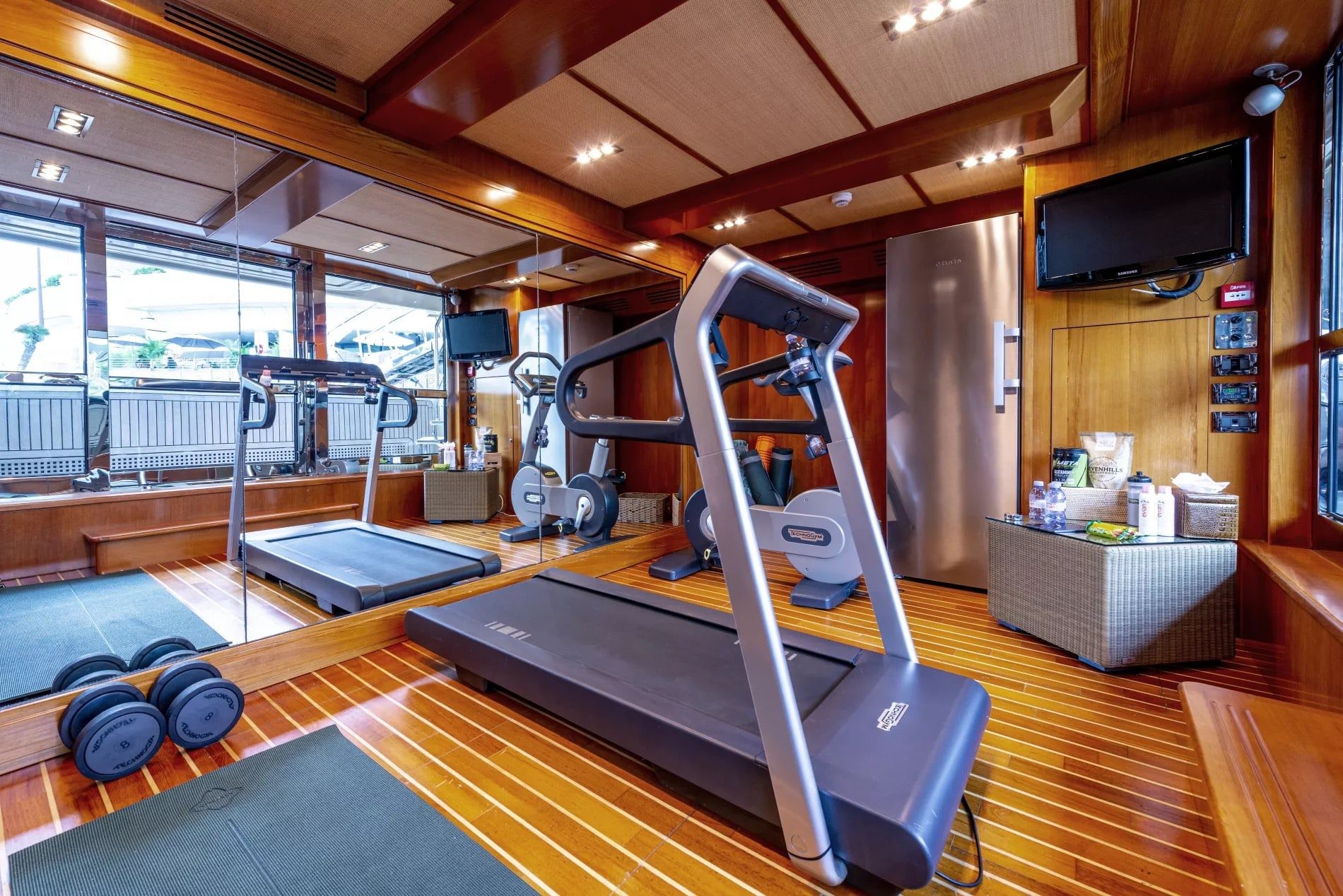 Omina  Rental Yacht  Dubai