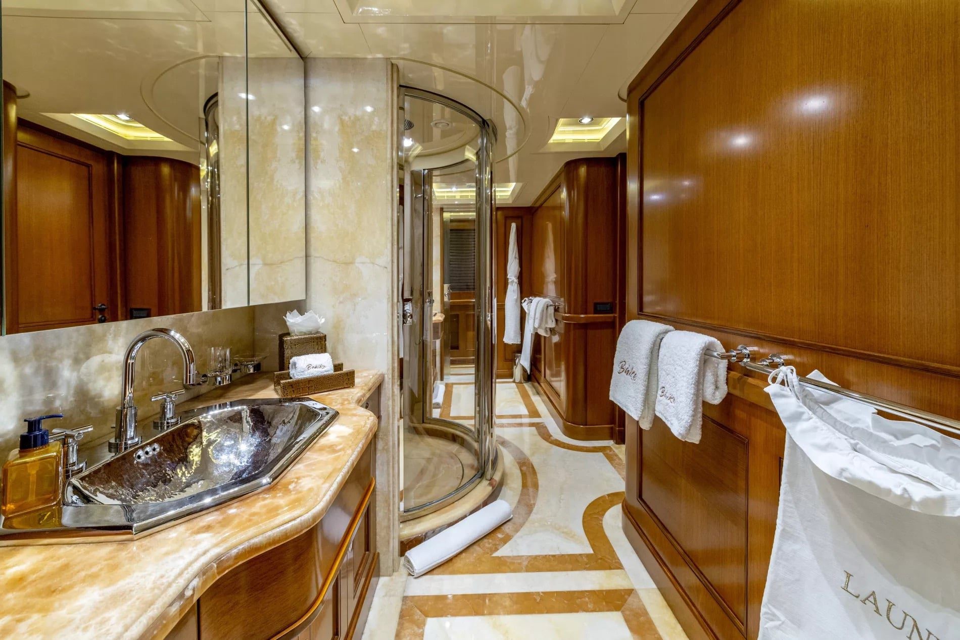 Omina  Rental Yacht  Dubai