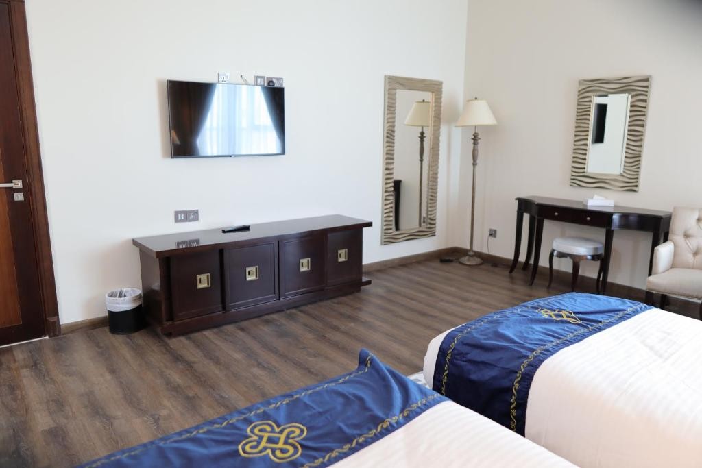 Guest RoomGuest Room