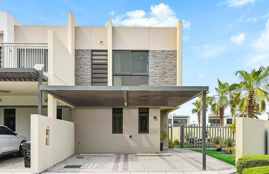 Damac Hills 2 Villa Poolside
