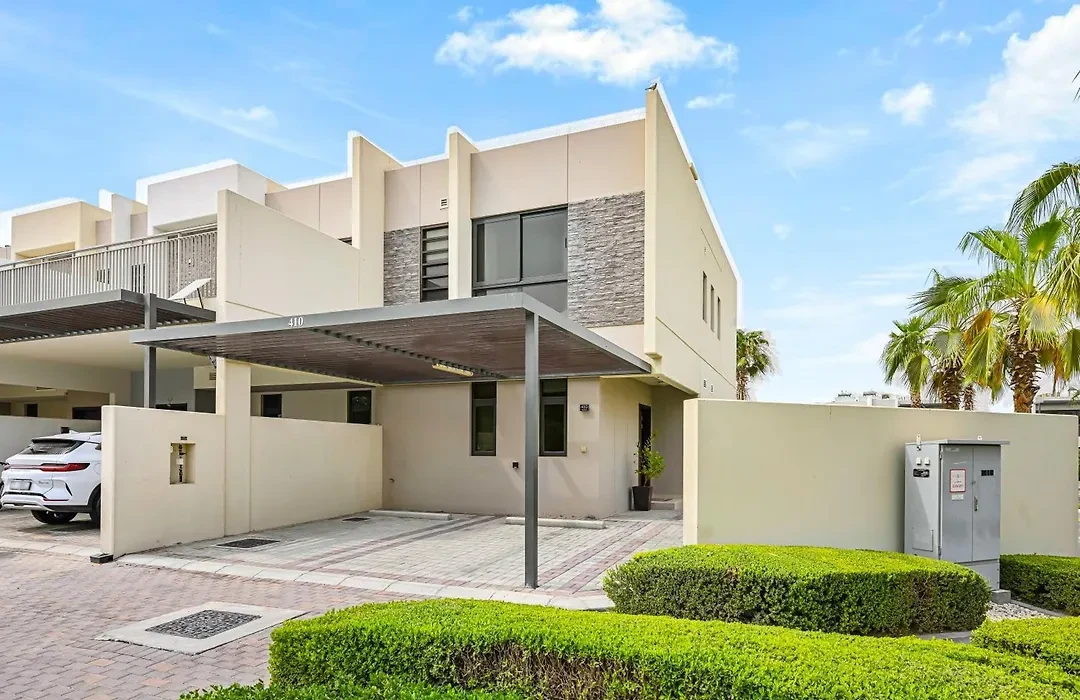 Damac Hills 2 Villa Poolside