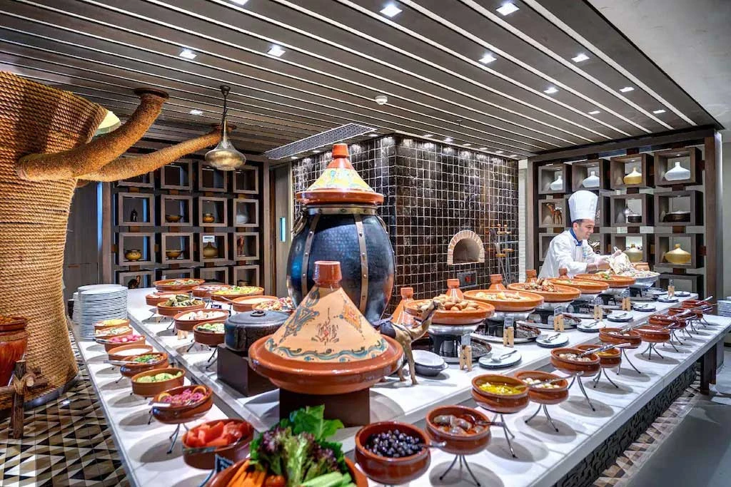 Buffet with chef at Radisson Blu Hotel, Dubai Deira Creek.