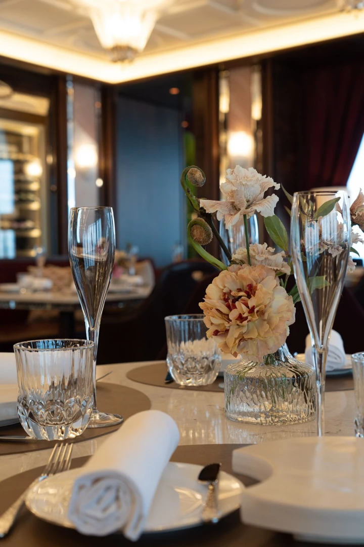 Elegant dining table at Atmosphere Burj Khalifa, Dubai.