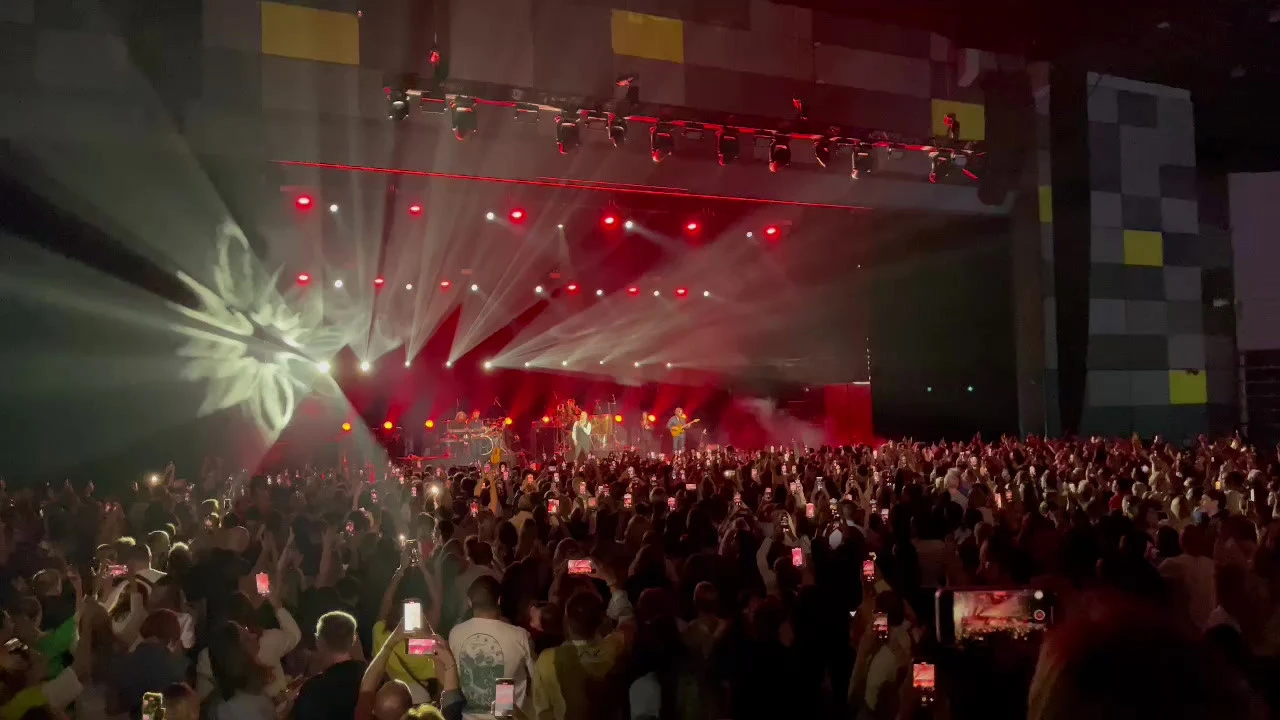 Concert at The Agenda venue, Dubai with vibrant stage lighting.