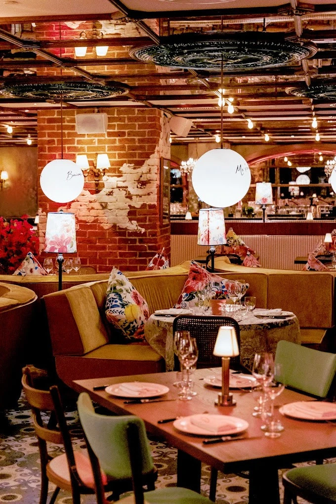 Cozy dining area at Papas Dubai Marina with elegant decor.