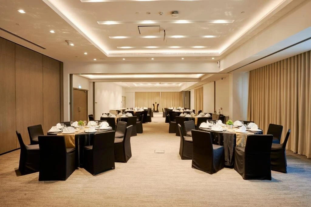 Spacious banquet room with round tables, Citymax Hotel Business Bay, Dubai.