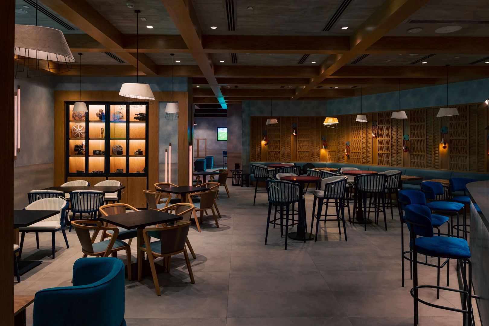 Modern lounge area at Erth Hotel Abu Dhabi with stylish seating.