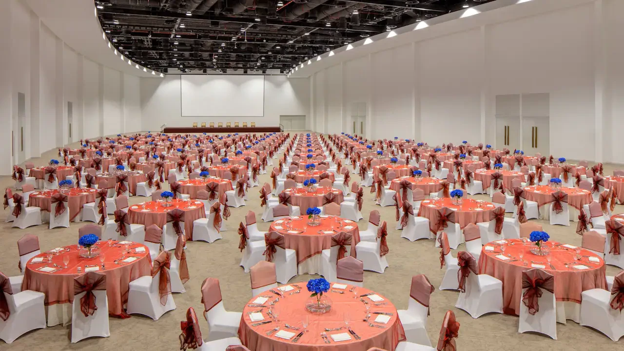 Round table setup at Grand Hyatt Dubai Convention Centre.
