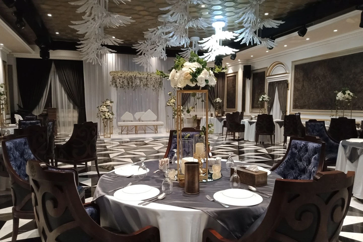 Elegant dining setup at Al Meshwar Restaurant Dubai.