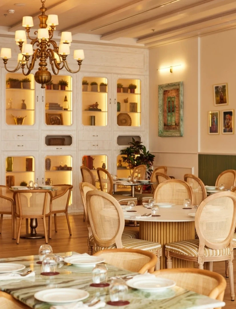 Chic dining room with chandelier at Sufret Maryam, Dubai Al Wasl.