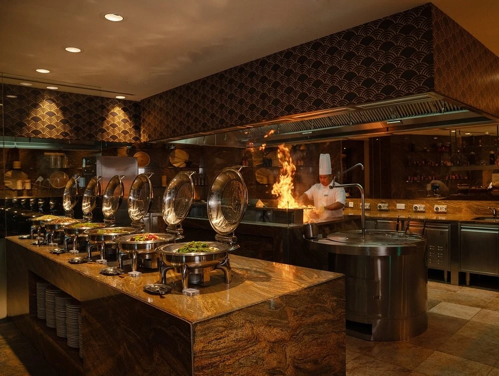 Chef cooking with flames at Kitchen 6 Restaurant Dubai.