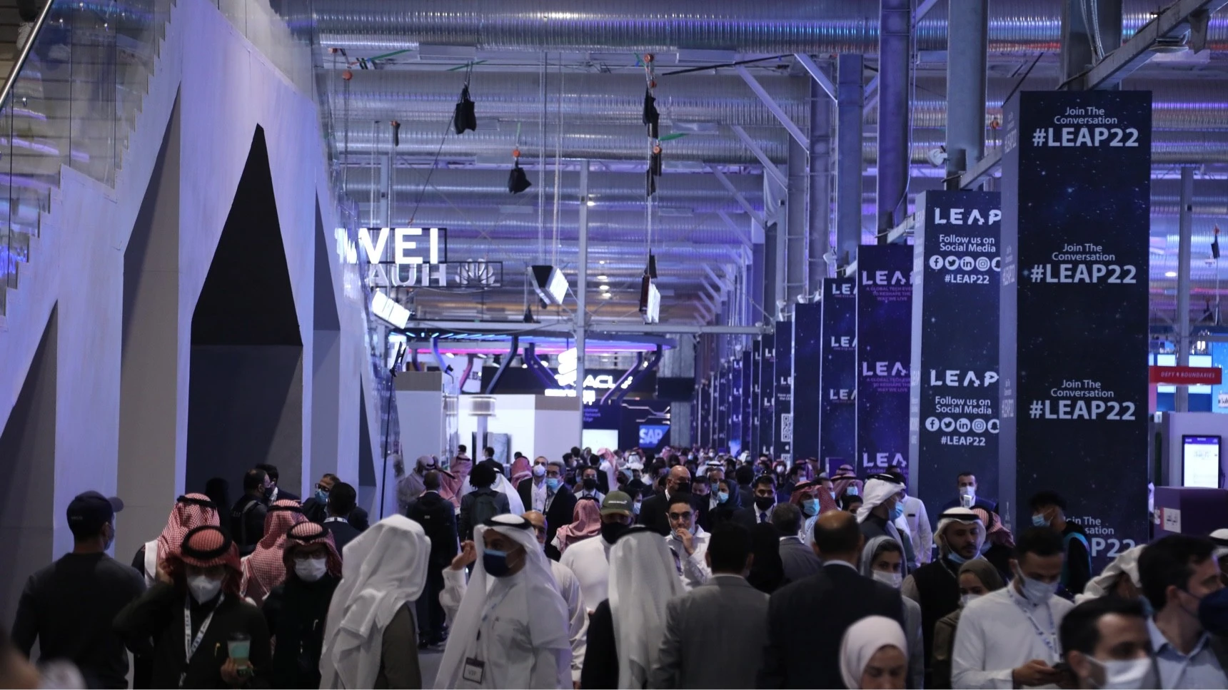 Crowd at Riyadh Front Exhibition Conference Center during LEAP22 event.