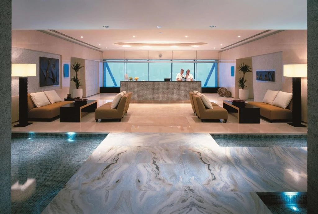 Luxurious lobby with seating at Shangri-La Dubai hotel.