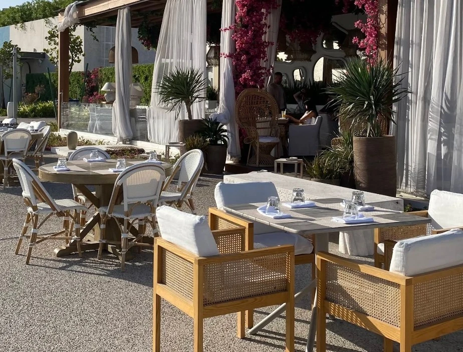 Outdoor dining area at Viva La Vida Doha, Lusail.
