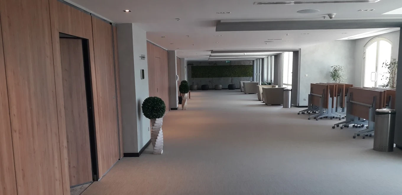 Spacious hallway in Conference Hall Dubai Knowledge Park, Dubai.