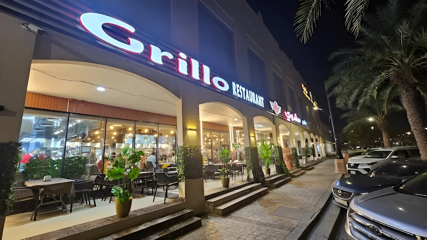 Grillo Restaurant Fanateer exterior at night, Al Jubail.