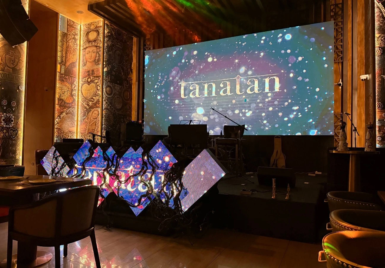 Tanatan Dubai stage with decorative lighting and artwork.
