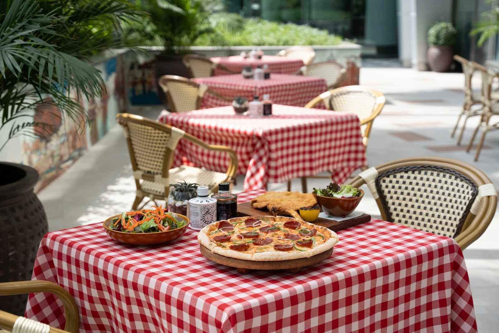 MezzaLuna - Trattoria Italiana