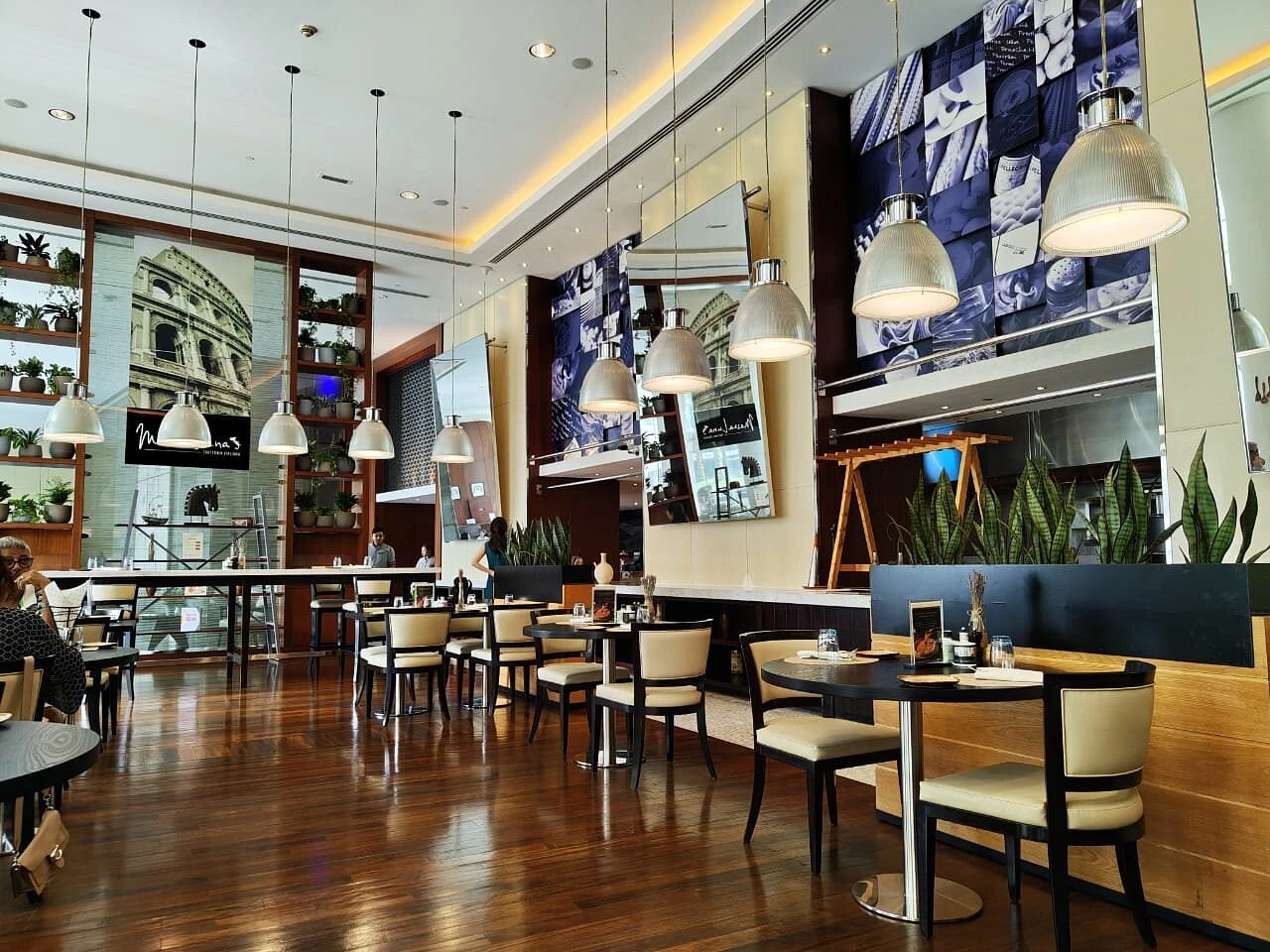 MezzaLuna - Trattoria Italiana