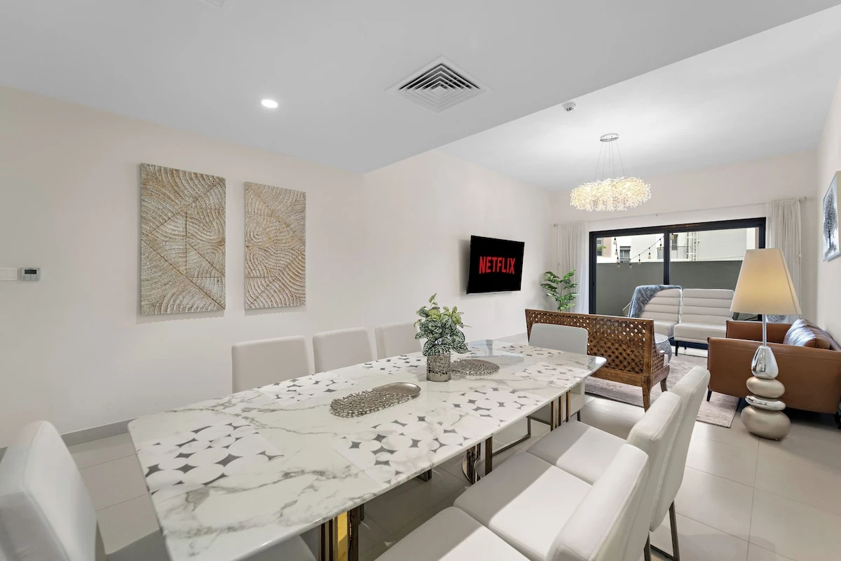 Luxury 4BR Corner Villa