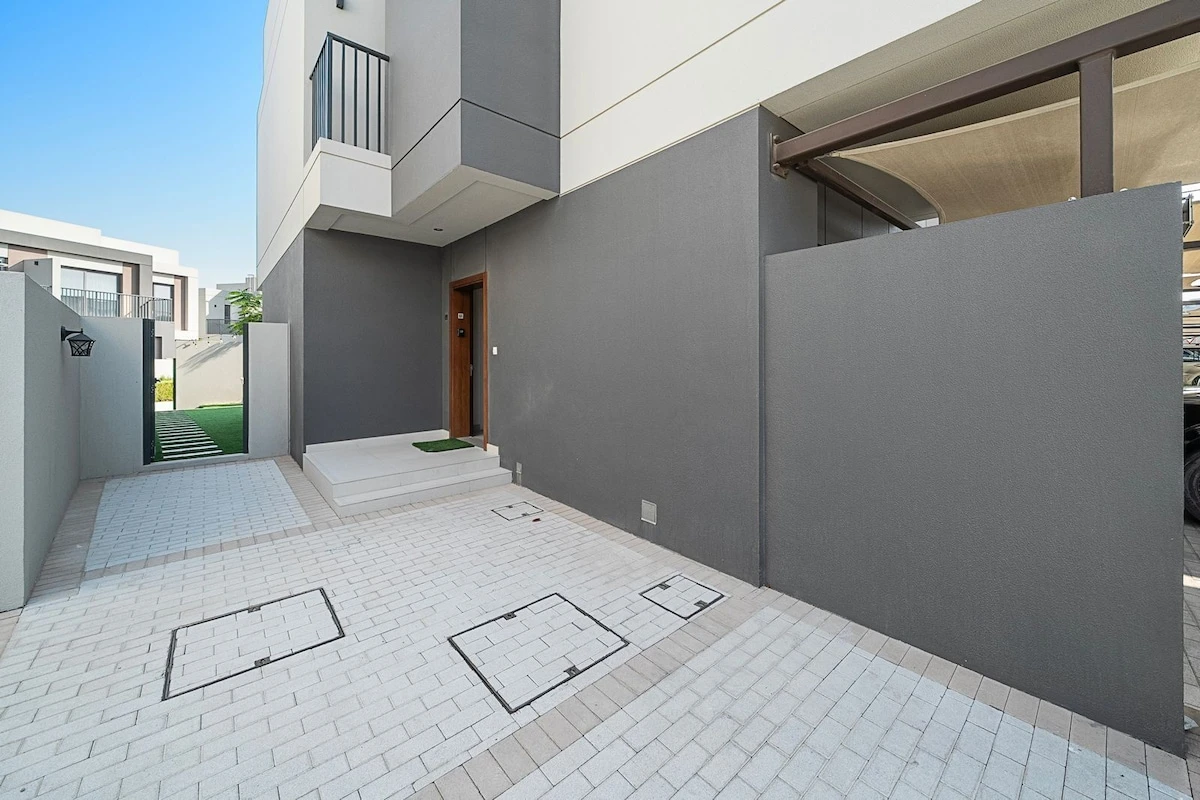 Luxury 4BR Corner Villa