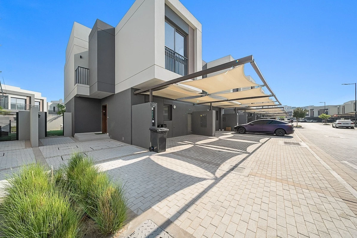 Luxury 4BR Corner Villa