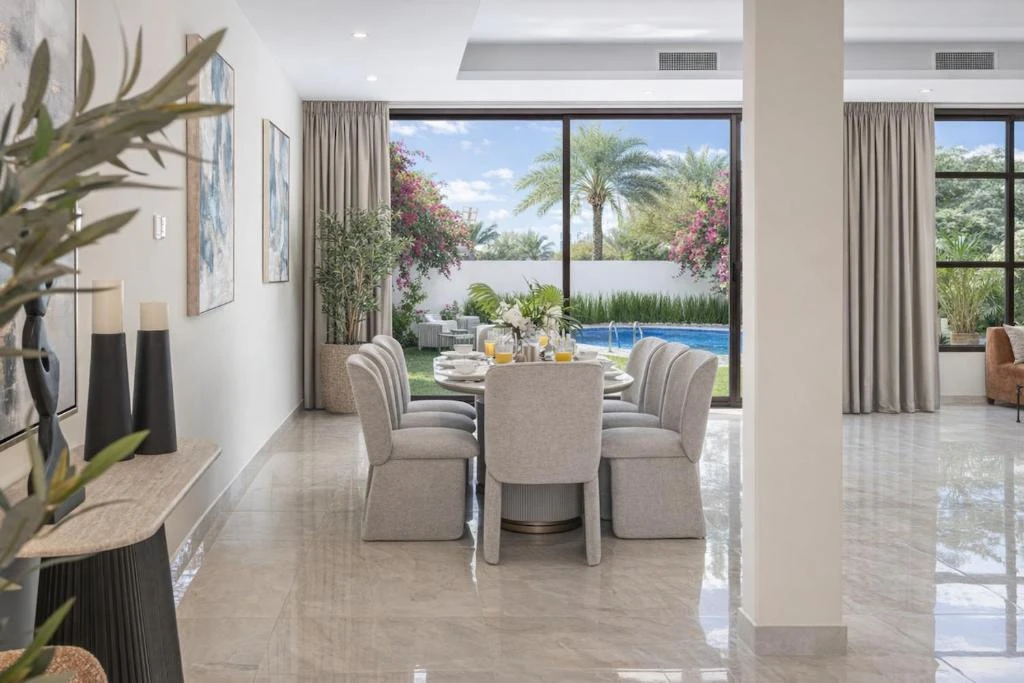 Massive LuxXo Family & Friends Villa