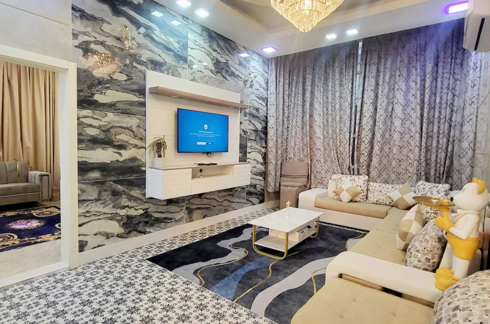 Luxury 6 Bedrooms Villa with Private Swimming Pool