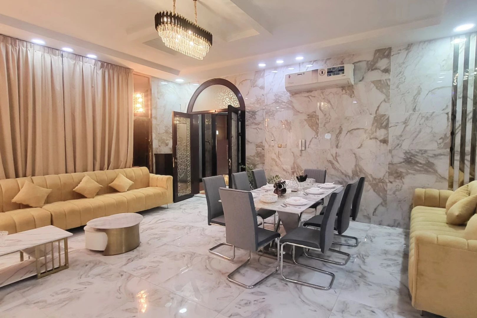 Luxury 6 Bedrooms Villa with Private Swimming Pool
