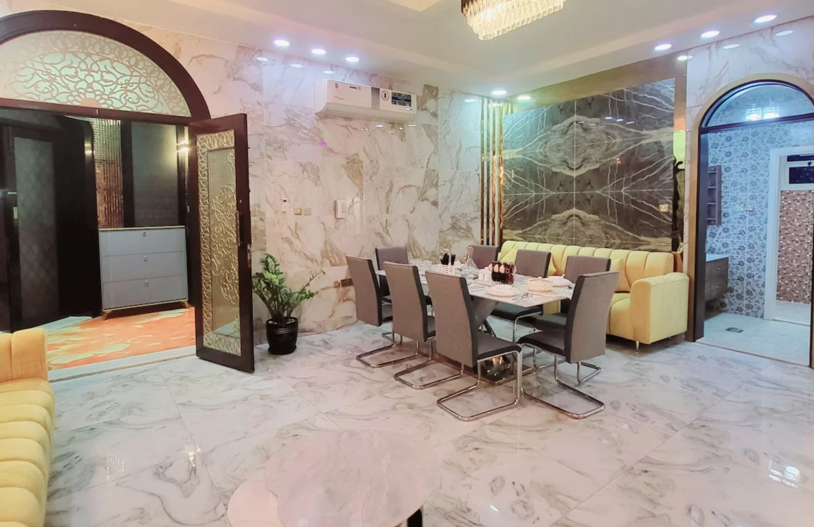 Luxury 6 Bedrooms Villa with Private Swimming Pool
