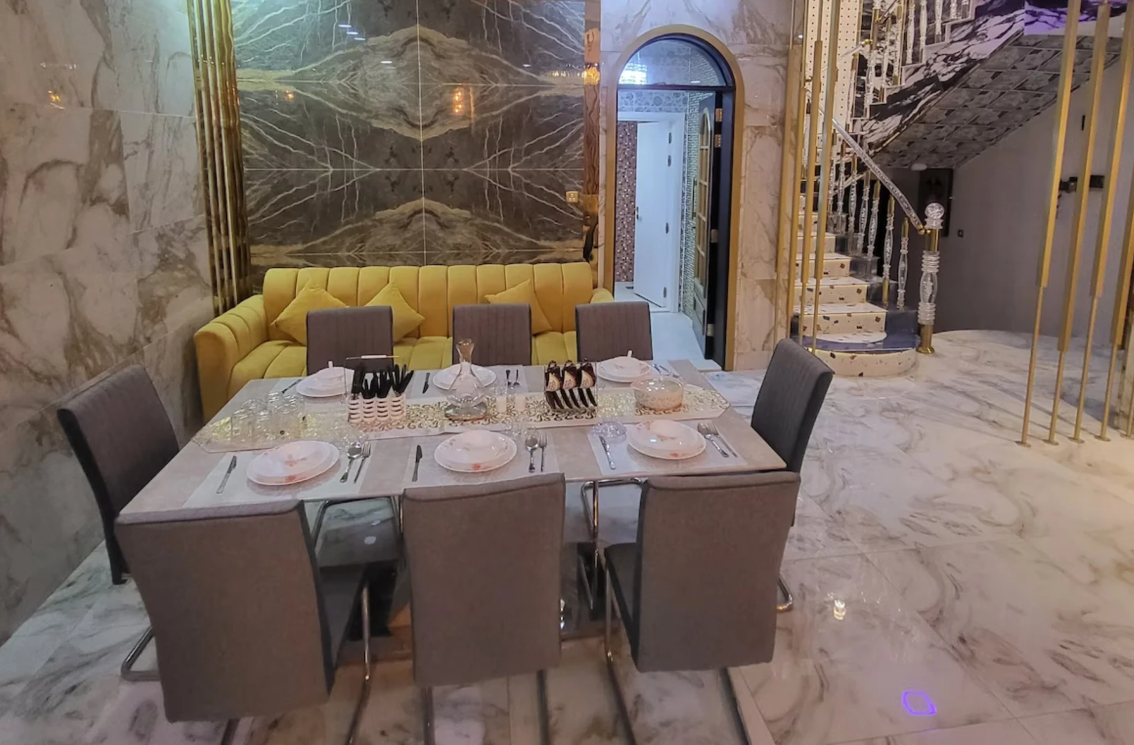 Luxury 6 Bedrooms Villa with Private Swimming Pool