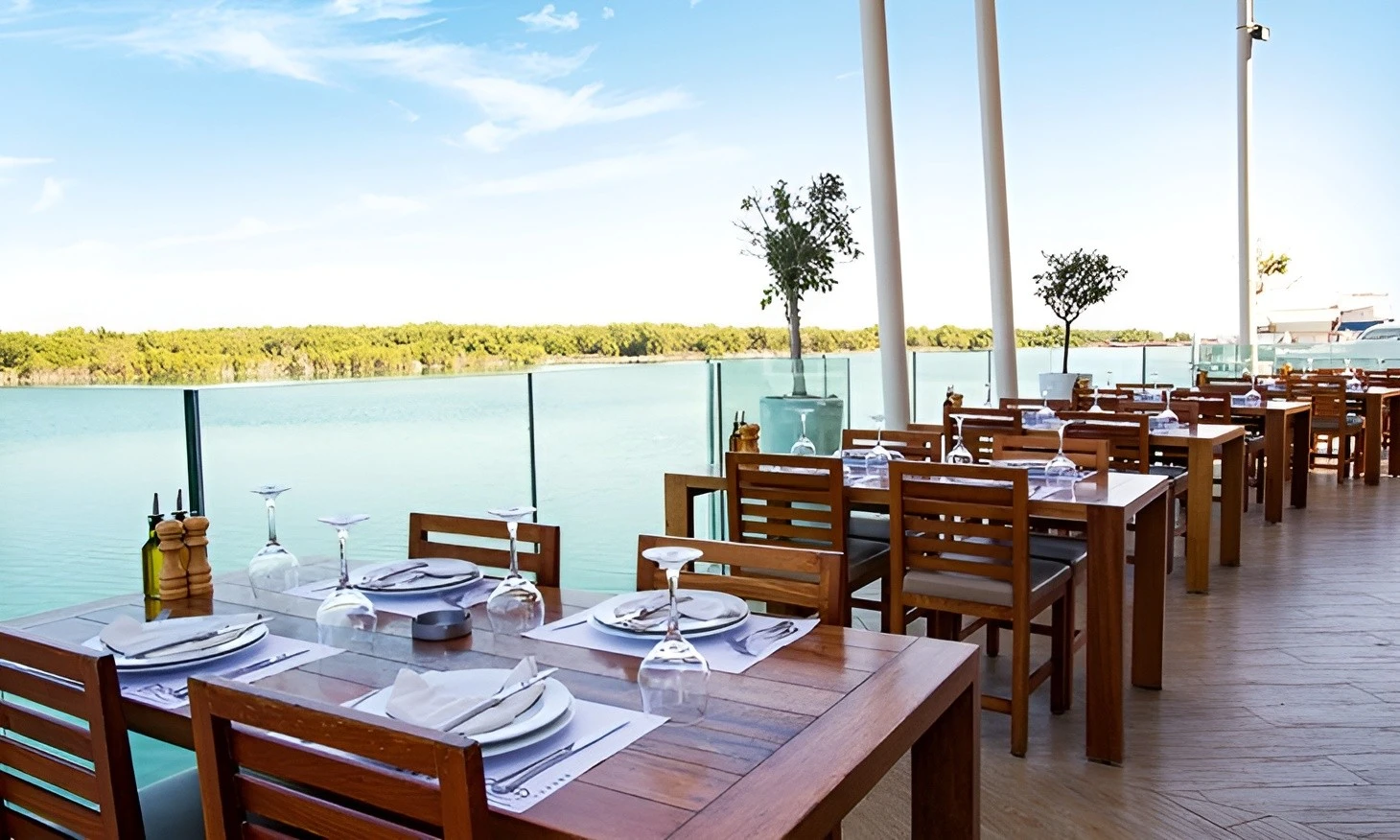 Flooka Restaurant Outdoors