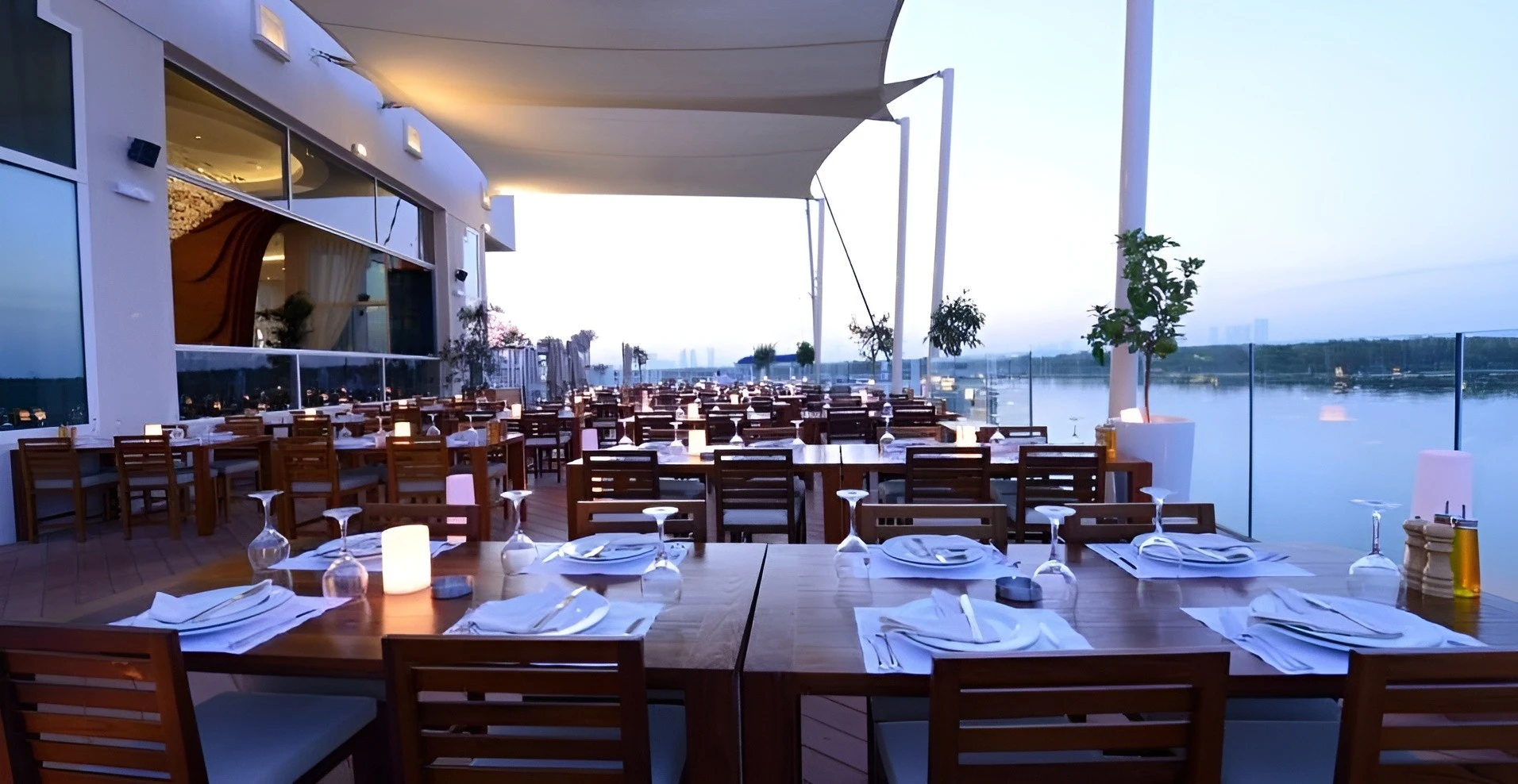 Flooka Restaurant Outdoors