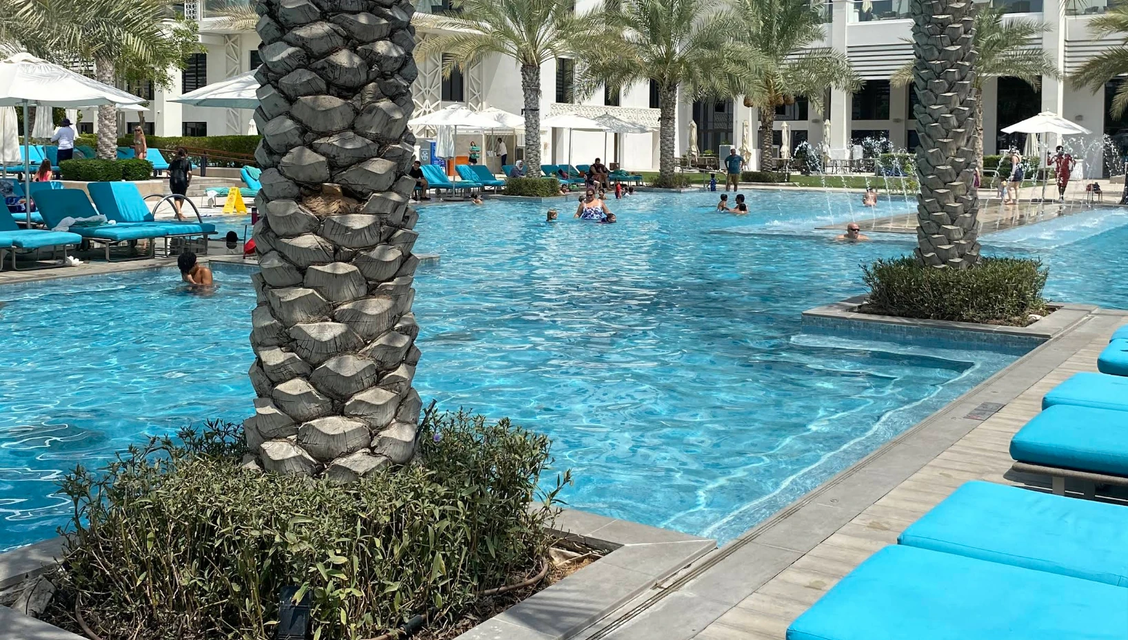 Capila Pool Bar & Grill