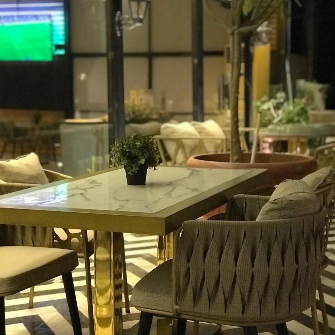 L'avenue Cafe