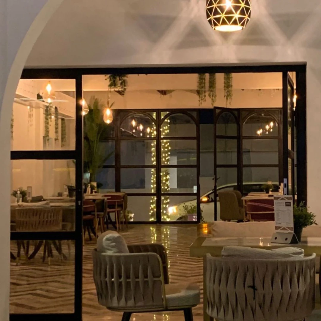 L'avenue Cafe