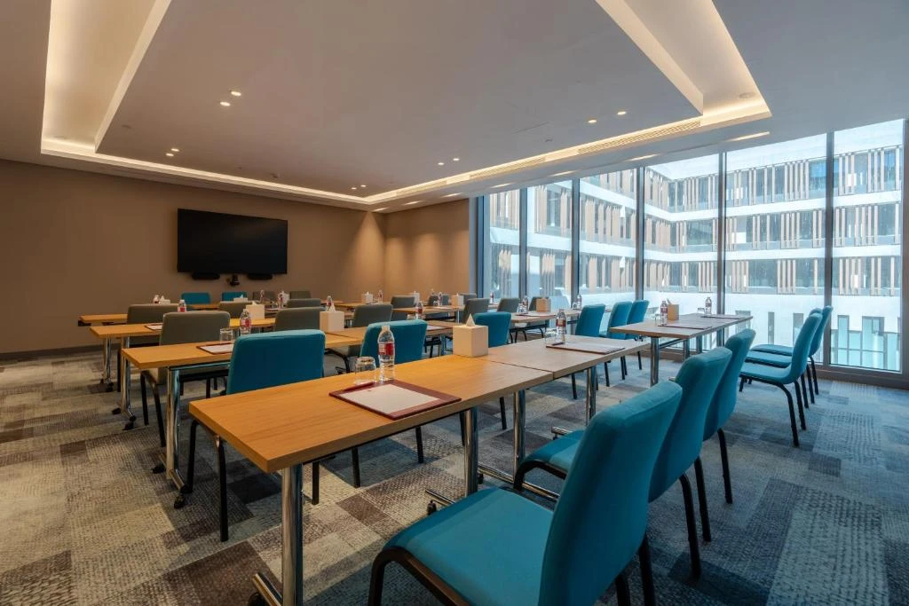 West Walk Retaj Hotel